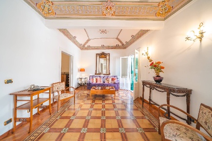 Foto Appartamento in Via Roma, Siracusa Ortigia di 130 m² con 7 locali