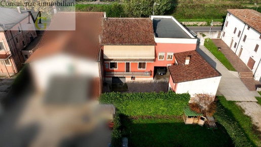 Foto Appartamento a Monteforte d'Alpone Centro di 110 m² con 2 locali