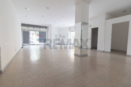 Foto Locale commerciale in Via Cadore 10, Desio di 119 m² con 2 locali