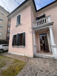 Foto Villa unifamiliare in via Tommaso Salsa, Treviso di 142 m² in affitto