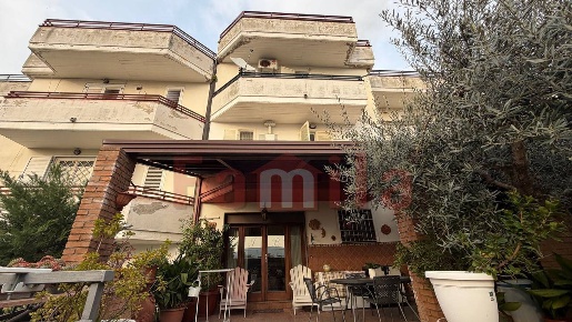 Foto Villa a schiera a Sirignano di 200 m² con 6 locali in vendita