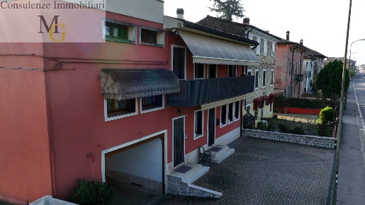 Foto Appartamento a Monteforte d'Alpone Centro di 150 m² con 4 locali