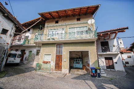 Foto Case semi ndipendenti in VIA PIAVE 16, Foglizzo di 115 m² con 5 locali