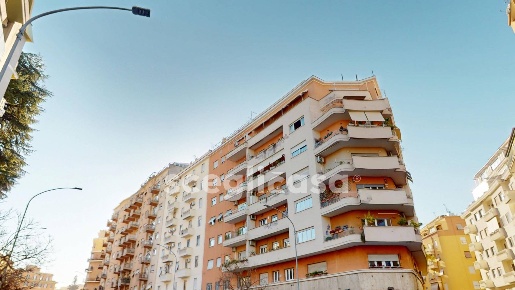 Foto Appartamento in Via Pinerolo 43, Roma Re di Roma di 120 m² in vendita