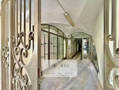 Foto Negozio in Corso Ponzoni, Pieve di Teco Centro di 120 m² con 5 locali