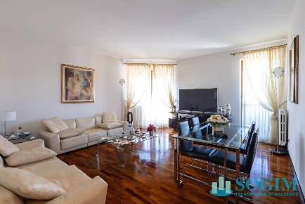 Foto Attico in Via Ambrosini 3, Monza Parco di 195 m² con 5 locali