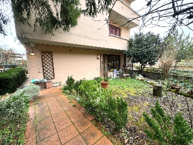 Foto Case semi ndipendenti in Via Serraloggia, Fabriano Centro di 200 m²