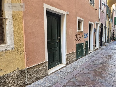 Foto Magazzino in via G. B. Chiappe, Pietra Ligure Centro di 19 m²