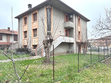 Foto Villa bifamiliare in Via Giuseppe Galluzzi 46, Cortemaggiore Centro