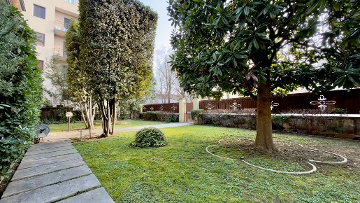 Foto Villa singola a Brescia Fiumicello di 545 m² con 15 locali in vendita