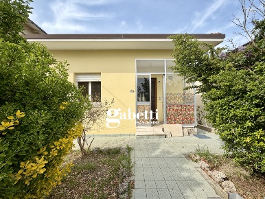 Foto Villa singola a Cattolica di 100 m² con 3 locali in vendita