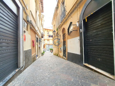 Foto Locale commerciale in Via Menniti Ippolito 16, Catanzaro di 20 m²