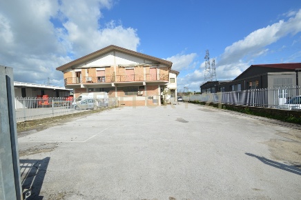 Foto Villa bifamiliare in Via Aurelia Nord 181, Grosseto di 248 m²