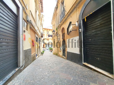 Foto Locale commerciale in Piazza Bernardino Grimaldi 16, Catanzaro