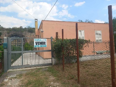 Foto Villa unifamiliare in Via Empolitana 272, Tivoli Arci Empolitana