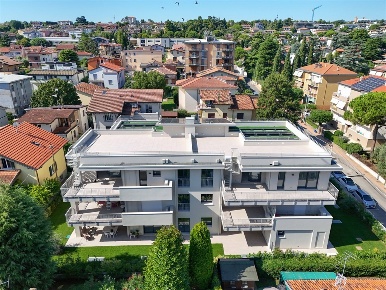 Foto Attico in Via G. Rambotti, Desenzano del Garda Desenzano Centro