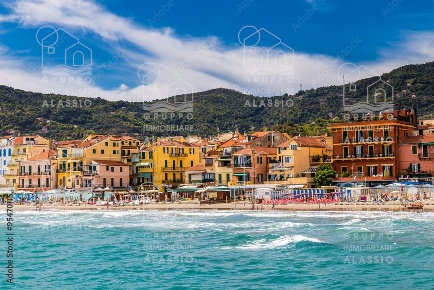 Foto Attività commerciale a Alassio Centro di 200 m² con 7 locali