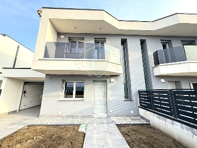 Foto Villa bifamiliare in Via Dordoni, Cornegliano Laudense di 160 m²