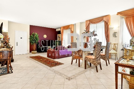 Foto Appartamento in Corso Milano, Bovisio-Masciago di 135 m² con 4 locali