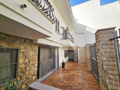 Foto Casa indipendente in Via adua, Palo del Colle di 160 m² con 4 locali