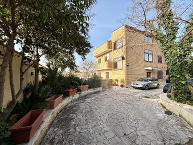 Foto Appartamento in Via Monfalcone, Ardea di 91 m² con 4 locali in vendita