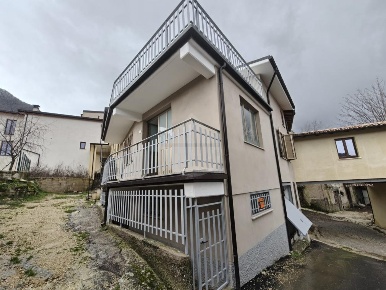 Foto Casa indipendente in DELLA CONCIA, Tornimparte di 120 m² con 4 locali