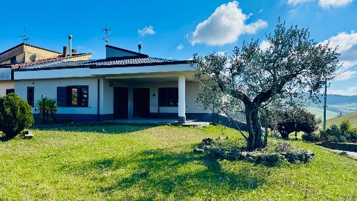 Foto Villa unifamiliare in CONTRADA paragano 30, Ariano Irpino di 190 m²