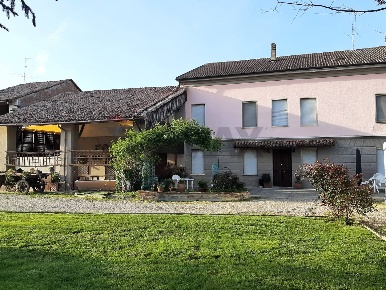 Foto Rustico a Alluvioni Piovera Alluvioni Cambiò di 250 m² con 8 locali