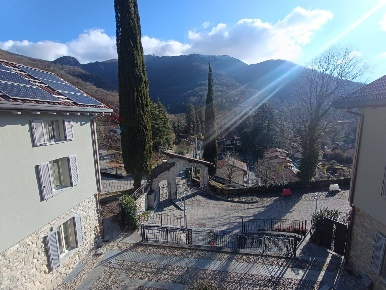 Foto Appartamento in Via Castello 27, Canzo di 139 m² con 3 locali