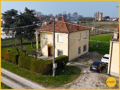 Foto Villa a schiera in Via Castello 1/2, Argenta di 80 m² con 3 locali