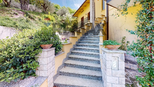 Foto Villa unifamiliare a Fossato di Vico di 434 m² con 16 locali
