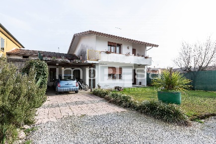 Foto Casa indipendente in VIA CASETTE 45, Istrana di 240 m² con 6 locali