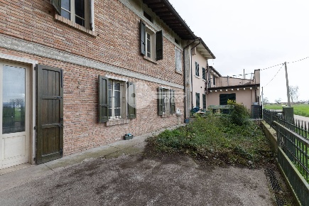 Foto Casa indipendente in Cascina Cucchetta 8, Leno di 220 m² con 6 locali