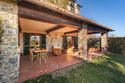 Foto Appartamento in via cellini 28, Albenga Centro di 220 m² con 5 locali