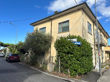 Foto Rustico in Via gramsci 77, Viareggio Torre del Lago di 435 m²