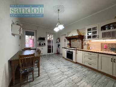 Foto Casa indipendente in Via Matteotti, Pezzana di 185 m² con 5 locali