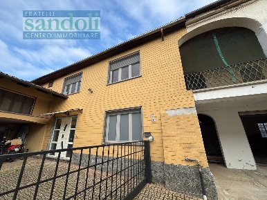 Foto Casa indipendente in Via Matteotti, Pezzana di 185 m² con 5 locali