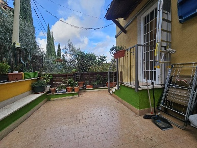 Foto Appartamento in Via Del Forte Bravetta 272, Roma di 58 m² con 3 locali