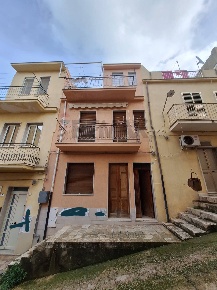 Foto Casa indipendente in via Messina 10, Comiso Centro di 197 m²