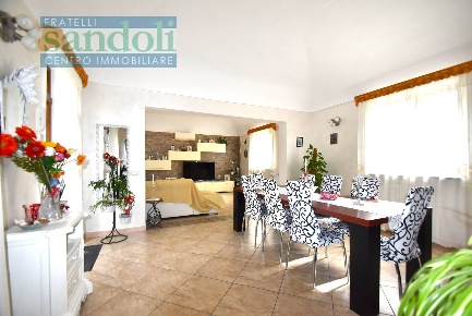 Foto Casa indipendente in Via Casalino, Borgo Vercelli di 240 m² in vendita