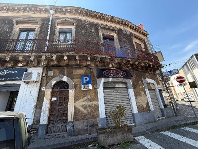 Foto Casa indipendente in Piazza Regina Margherita 22, Centro di 340 m²