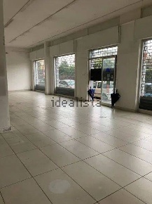 Foto Negozio in Viale Abramo Lincoln 257, Caserta Lincoln di 120 m²