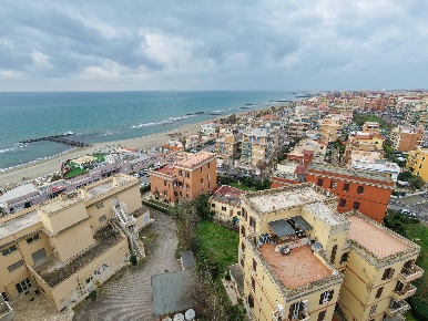 Foto Appartamento in Via Delle Nereidi, Roma Ostia Ponente di 100 m²