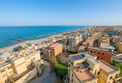 Foto Appartamento in Via Delle Nereidi, Roma Ostia Ponente di 100 m²