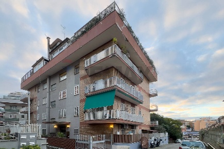 Foto Appartamento in Via Cogoleto 145, Roma Torrevecchia di 126 m²