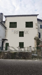 Foto Rustico in Antonio Locatelli 29, Mapello Centro di 240 m² con 6 locali