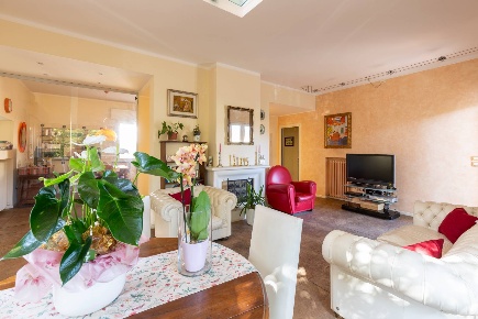 Foto Villa unifamiliare in Viale Venezia sn, Pesaro Porto di 350 m²