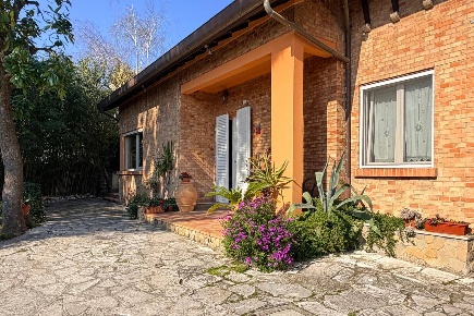 Foto Villa unifamiliare in Viale Venezia sn, Pesaro Porto di 350 m²