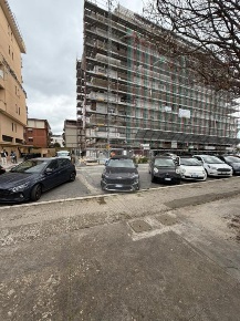 Foto Box in Piazza Aldo Moro, Latina di 1340 m² con 1 locali in vendita