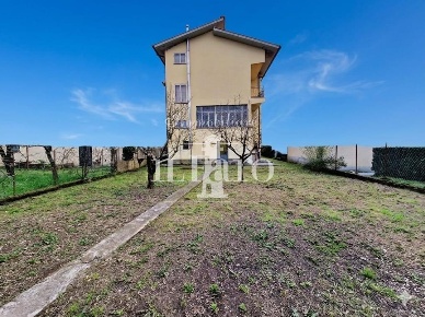 Foto Casa indipendente a Campi Bisenzio Sant'Angelo, Vingone di 280 m²